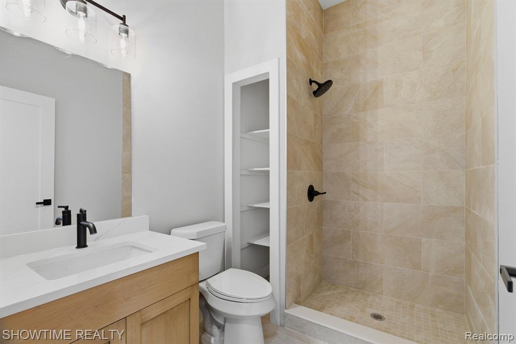 68125 Lake Angela Drive, Richmond, MI 48062 — Photo 27