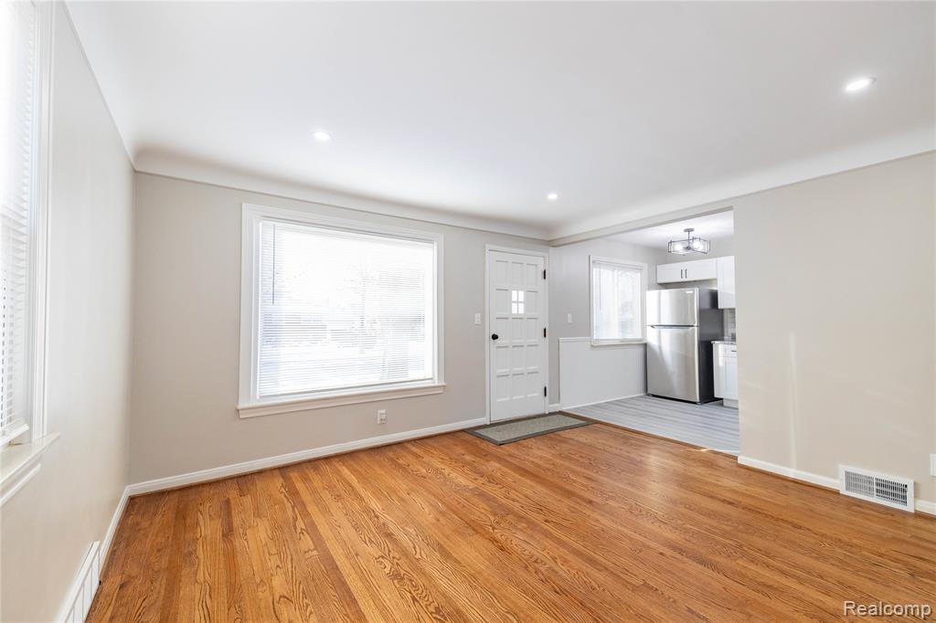 9255 Hubert Avenue, Allen Park, MI 48101 — Photo 5