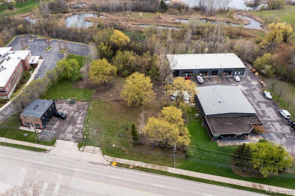 44911 Grand River Avenue, Novi, MI — Photo 4