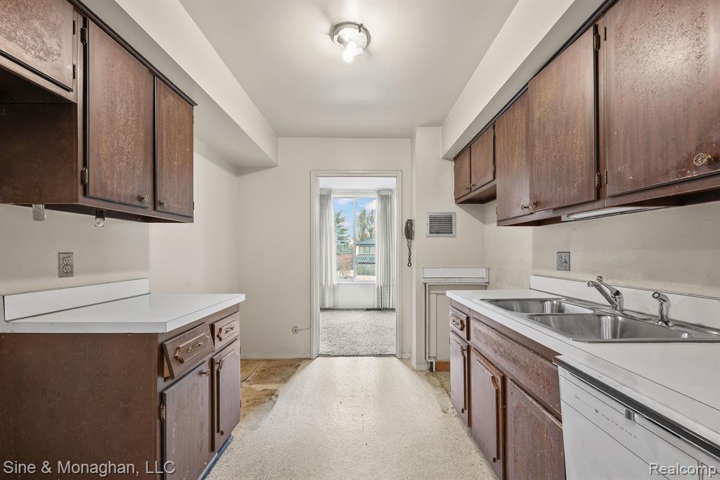 600 W BROWN Street, 102, Birmingham, MI 48009 — Photo 18