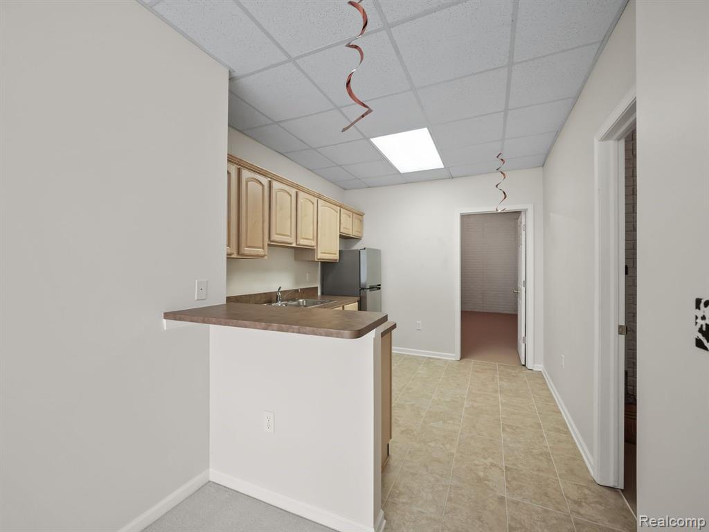 694 W BLUFF, Rochester Hills, MI 48307 — Photo 32