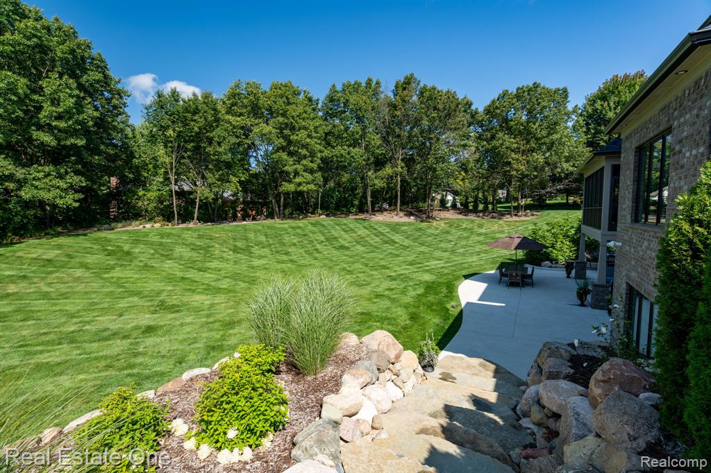5525 Avington Parkway, Clarkston, MI 48348 — Photo 68