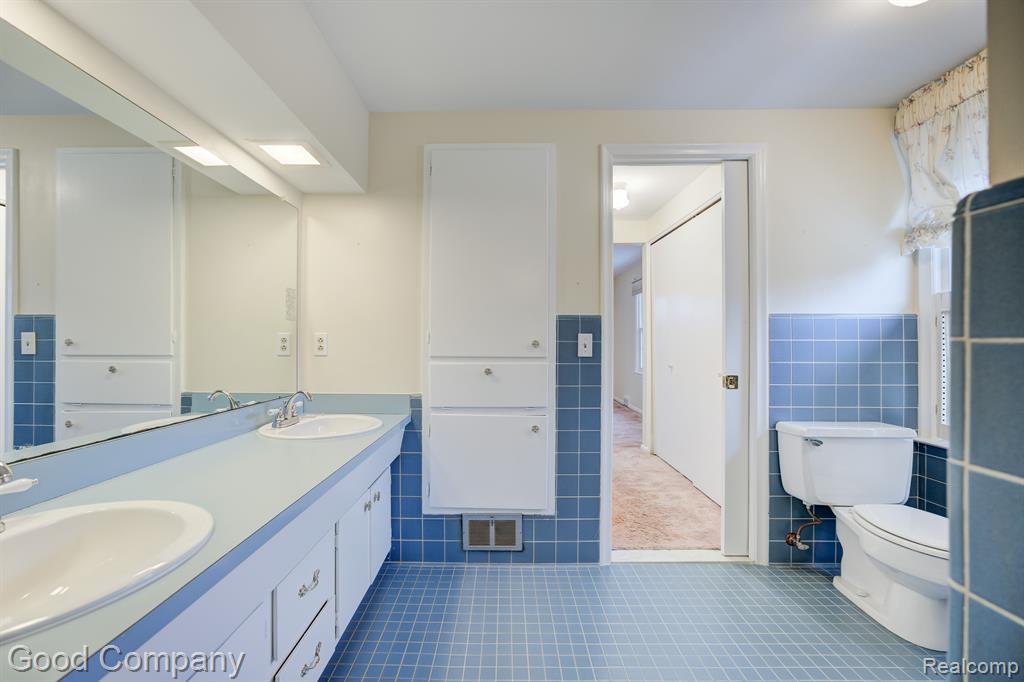 702 PARKMAN Drive, Bloomfield Hills, MI 48304 — Photo 32
