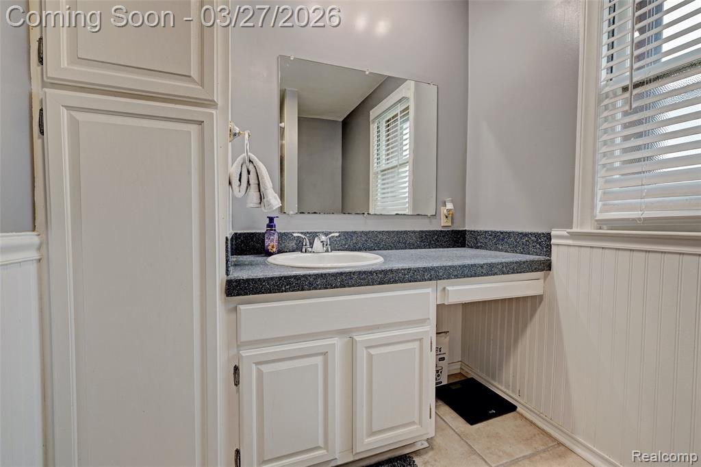 4009 Airport Road, Waterford, MI 48329 — Photo 30