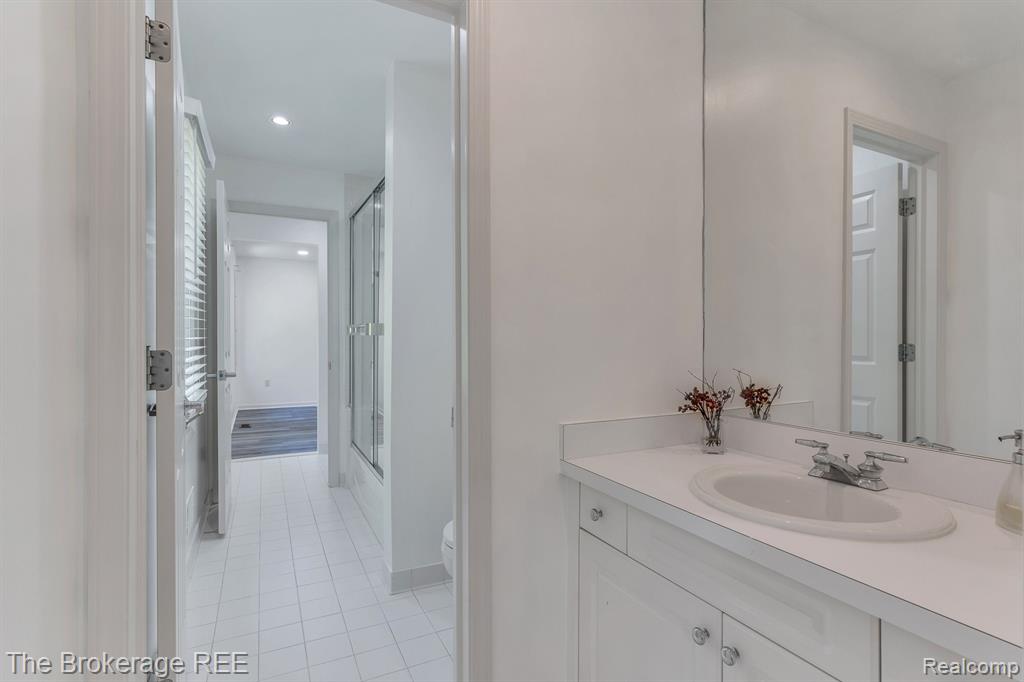 6995 HAWK WOODS Court, West Bloomfield, MI — Photo 37