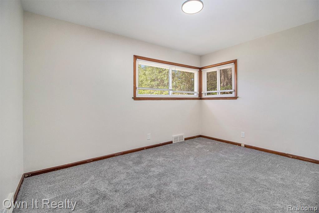 27619 California Drive SW, Southfield, MI 48076 — Photo 14
