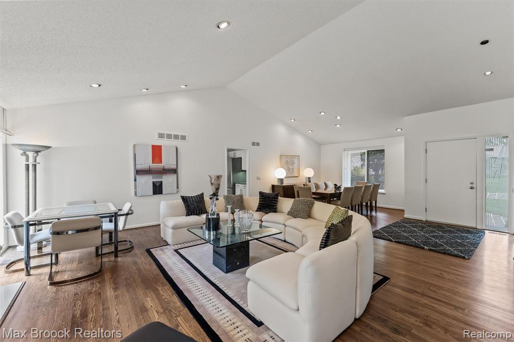 5725 Ridgewood Road, West Bloomfield, MI — Photo 6