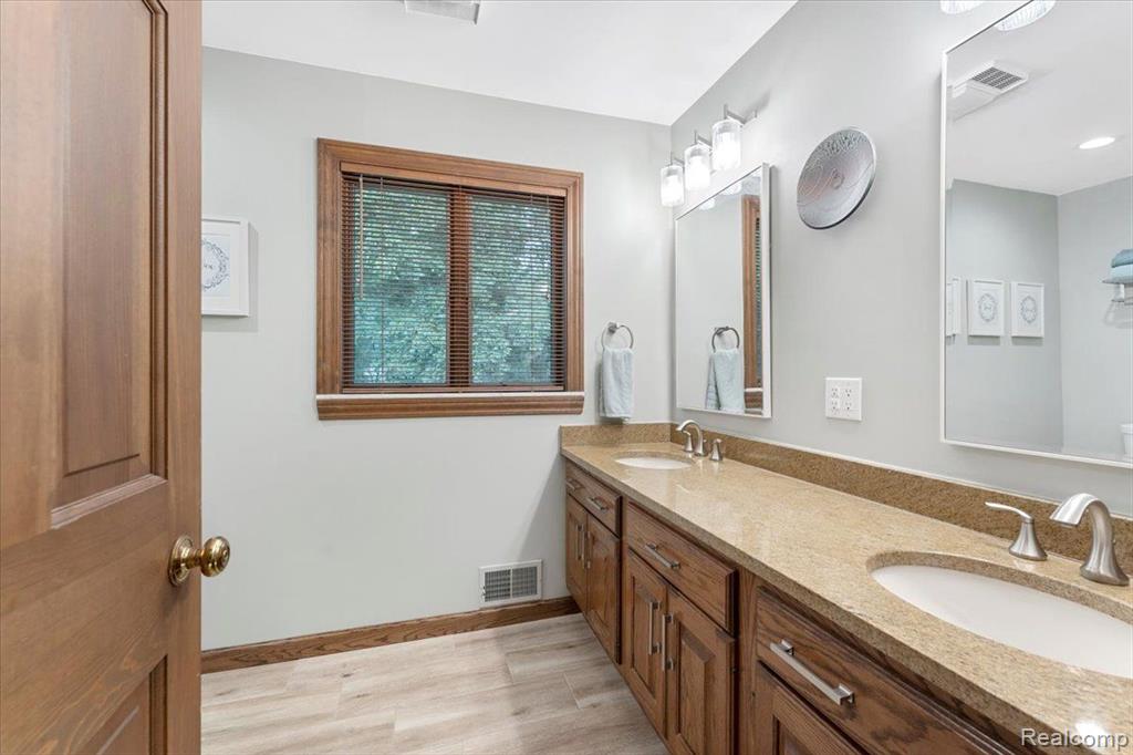 8707 VOIGT Avenue, Grosse Ile, MI 48138 — Photo 42