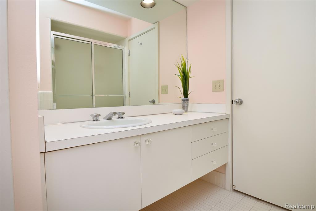 5132 WOODLANDS Lane, Bloomfield Hills, MI 48302 — Photo 26