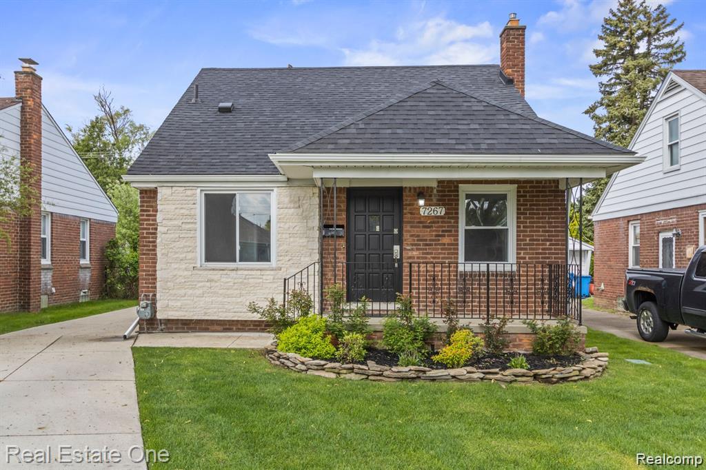 7267 Fenton Street, Dearborn Heights, MI 48127 — front exterior