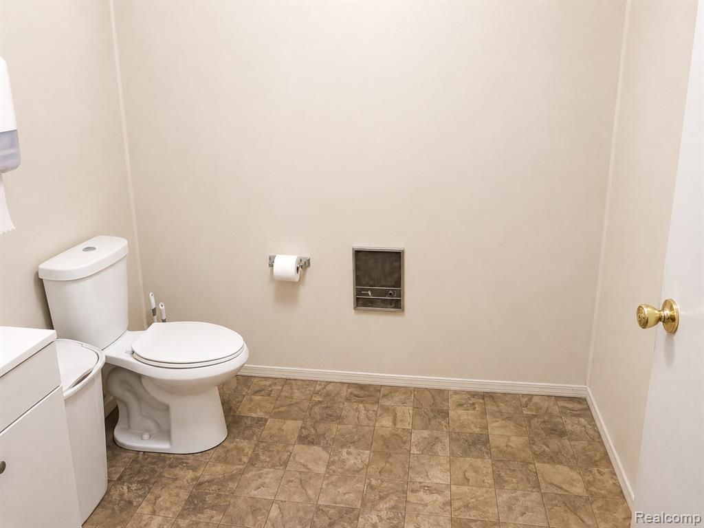 20401 Gudith Road, Brownstown, MI 48183 — Photo 22