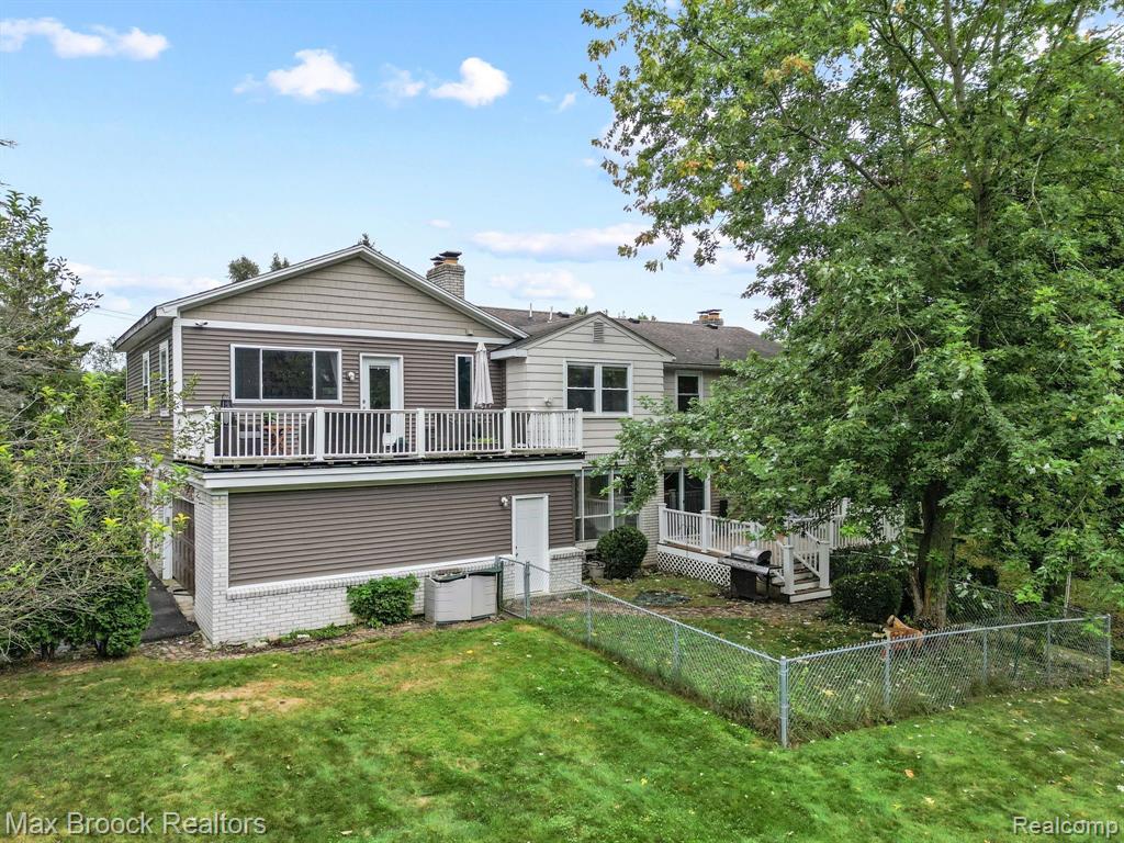 6570 CASTLE Drive, Bloomfield Hills, MI 48301 — Photo 46