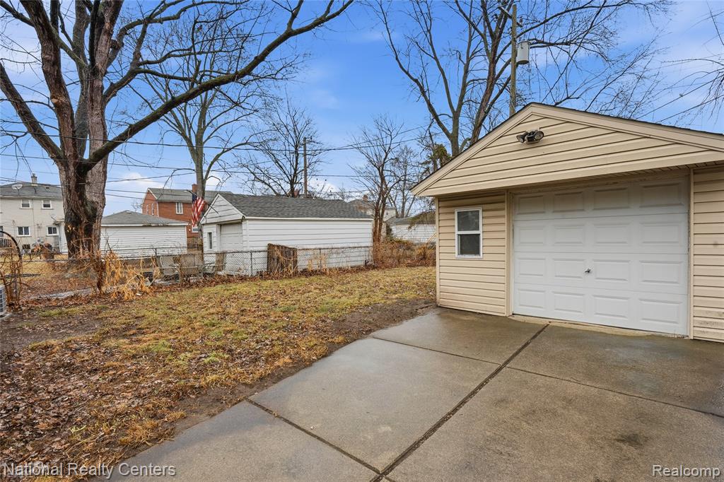 9376 Dixie, Redford, MI 48239 — Photo 34