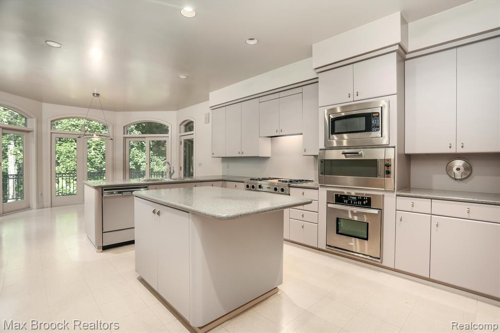 4366 KAREN Lane, Bloomfield Hills, MI 48302 — Photo 19