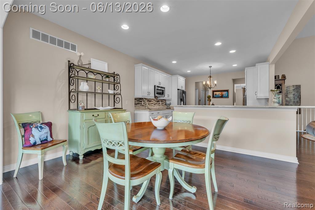23719 Stoneleigh Drive, South Lyon, MI 48178 — Photo 25