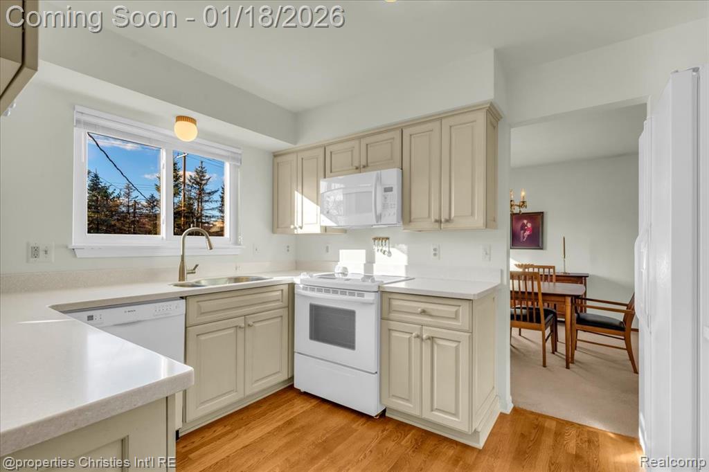 6260 Nicholas Drive, West Bloomfield, MI — Photo 17