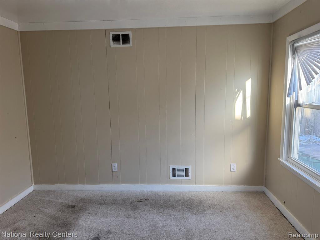 70 W MAPLEDALE Avenue, Hazel Park, MI 48030 — Photo 8