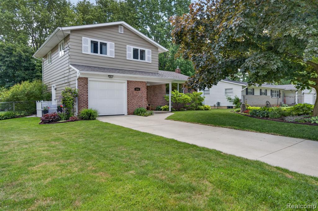 4369 Dixon Drive, Swartz Creek, MI 48473 — Photo 2