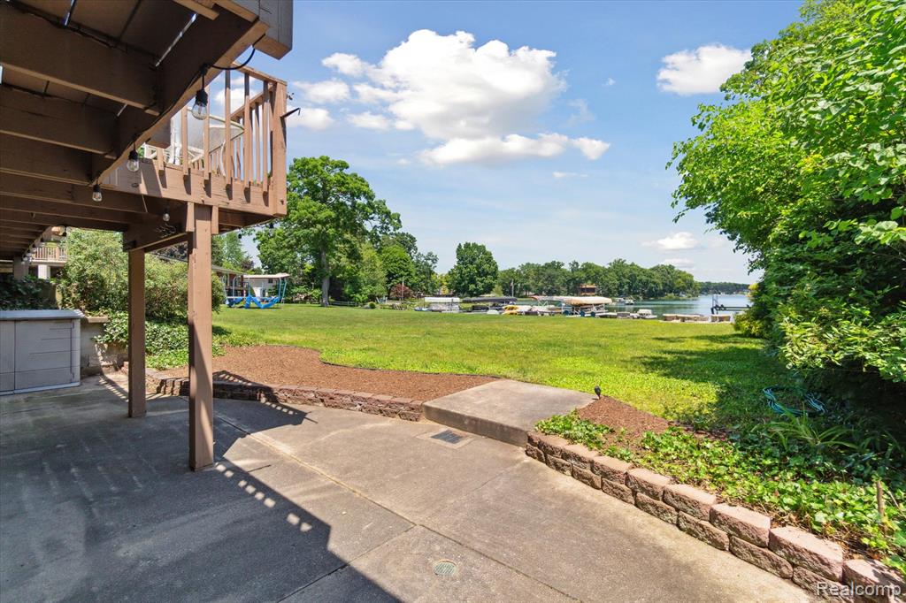 7262 Hatchery Road, Waterford, MI 48327 — Photo 39