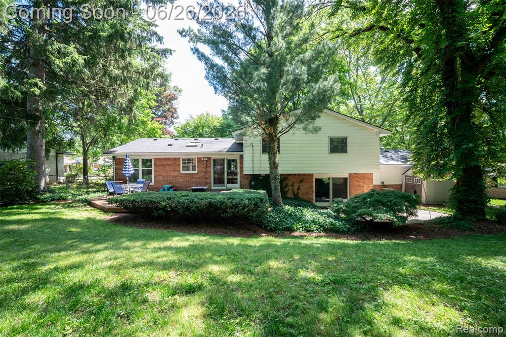 6826 Spruce Drive, Bloomfield Hills, MI 48301 — Photo 31