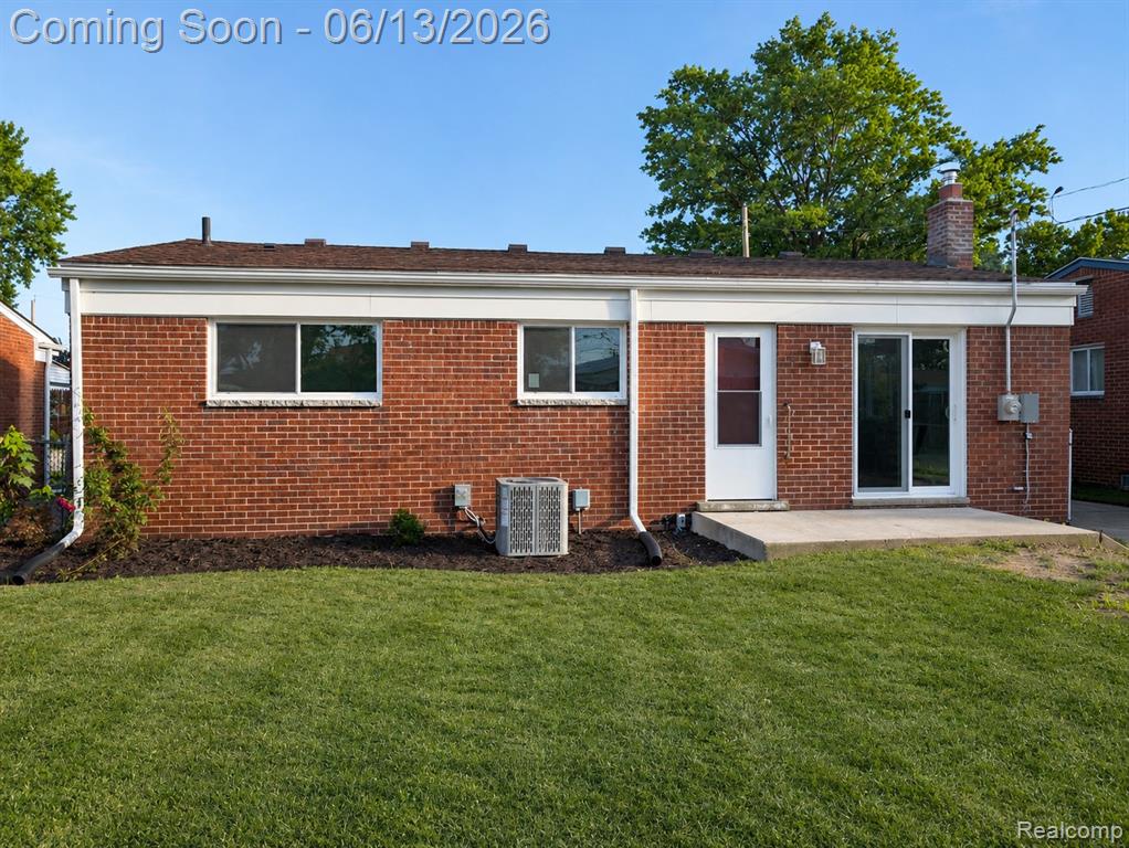 1561 Nottingham Drive, Madison Heights, MI 48071 — Photo 2
