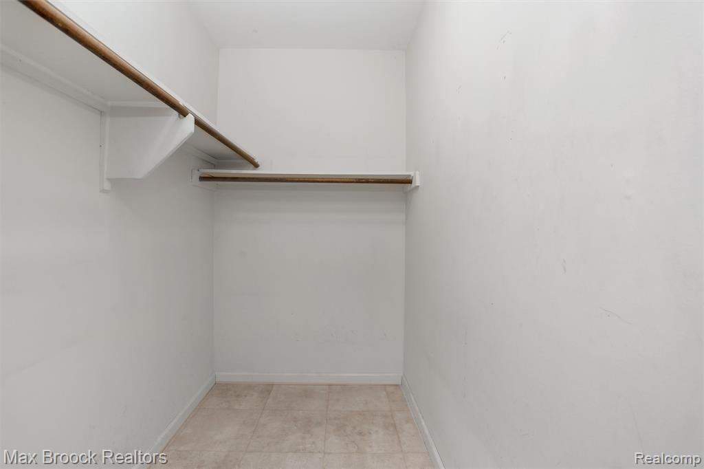 5844 INDEPENDENCE Lane, West Bloomfield, MI — Photo 27