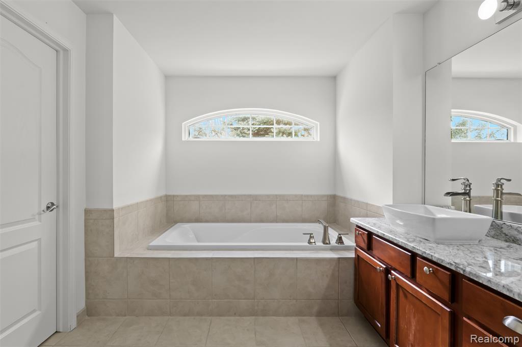 49681 S Glacier, Northville, MI 48168 — Photo 34