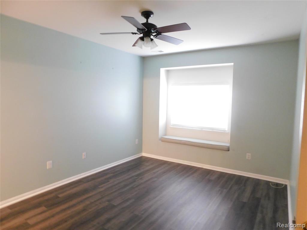 5589 Twin Oaks Drive, Sterling Heights, MI 48314 — Photo 18
