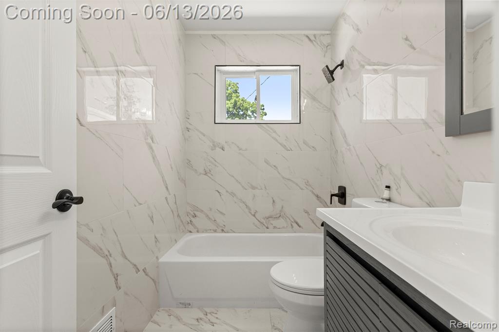 29578 Brown Court, Garden City, MI — Photo 30