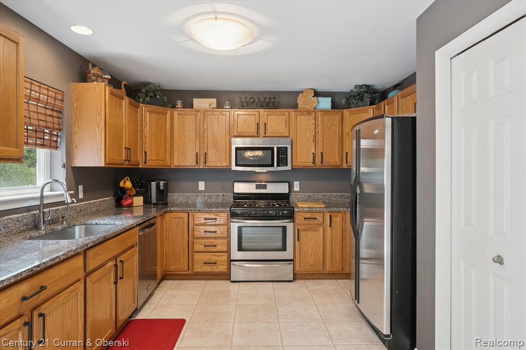 4025 Forest Edge Drive, Commerce Twp, MI 48382 — Photo 11