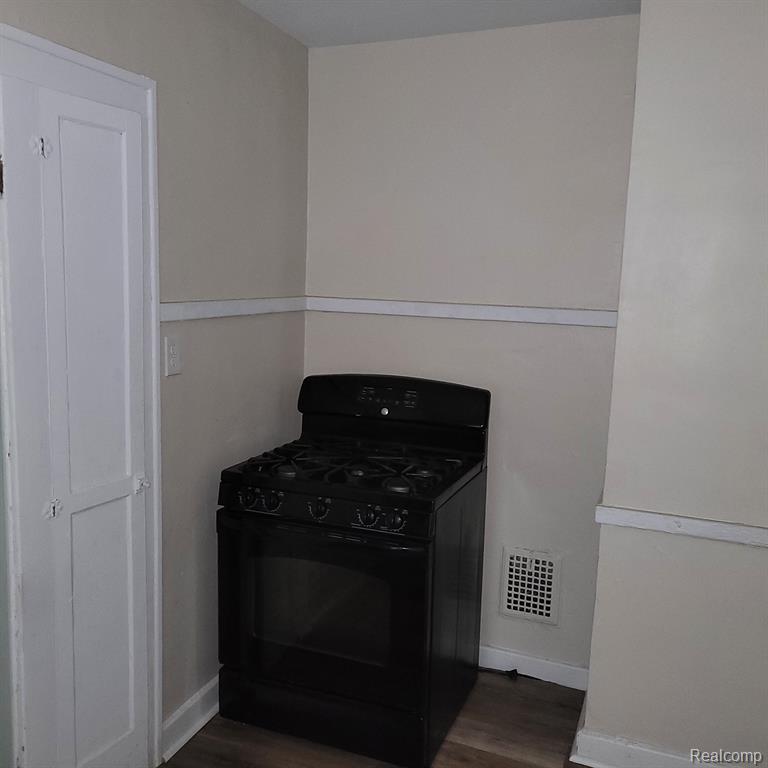 4240 WAVERLY Street, Detroit, MI 48238 — Photo 5