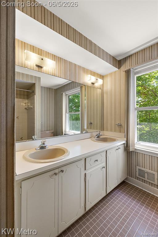 7036 Lindenmere Drive, Bloomfield Hills, MI 48301 — Photo 28