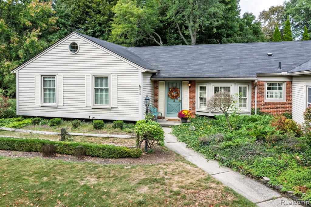 830 Croydon Road, Rochester Hills, MI 48309 — front exterior