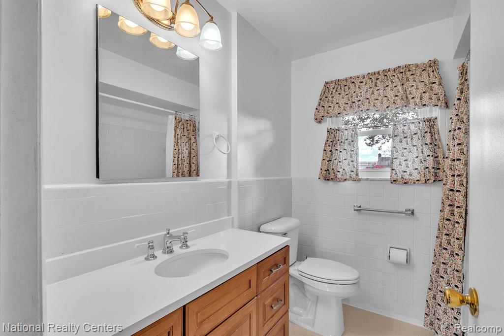 9001 E PERRIN Street, Livonia, MI 48150 — Photo 23