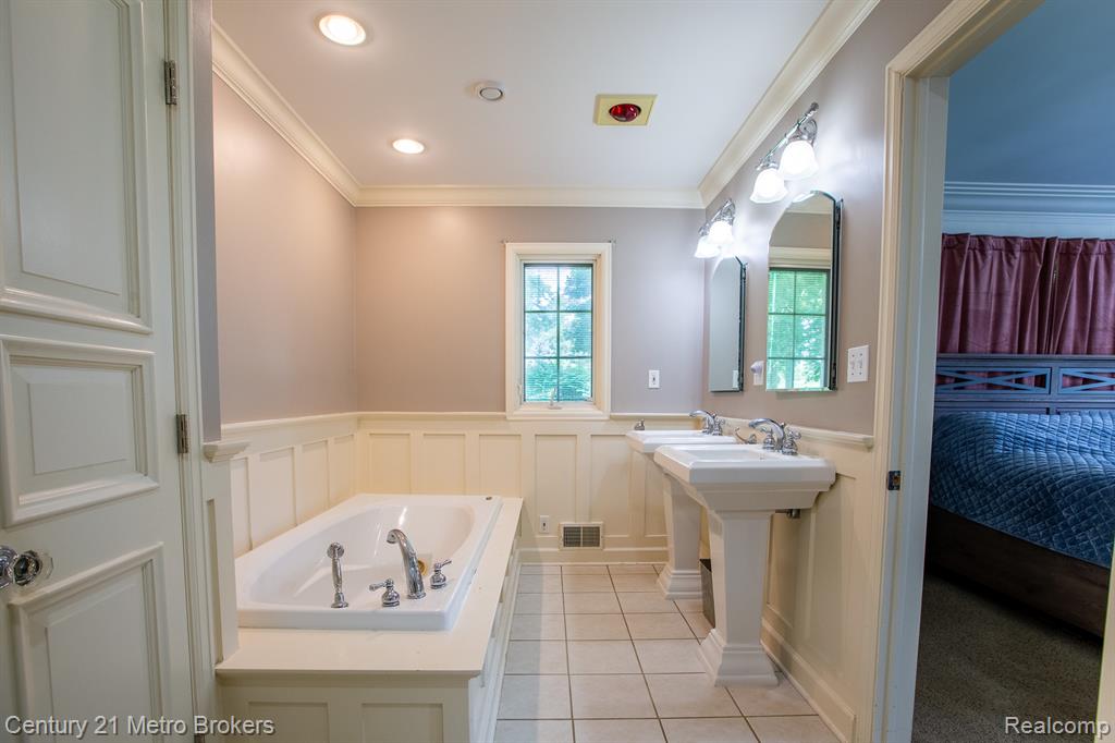 9270 Hidden Valley Court, Grand Blanc, MI 48439 — Photo 33