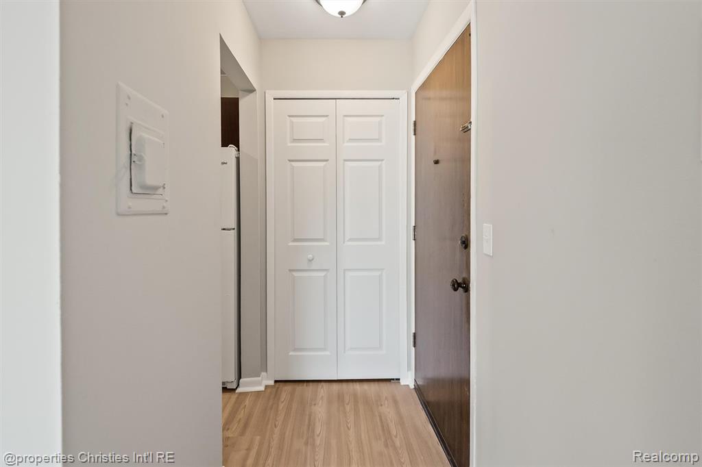 7040 Villa Drive, 6, Waterford, MI 48327 — Photo 4
