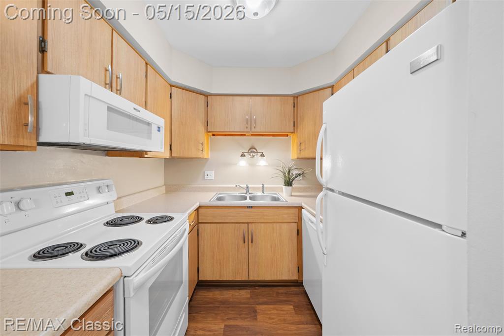 7362 Manor Circle, 203, Westland, MI — Photo 11