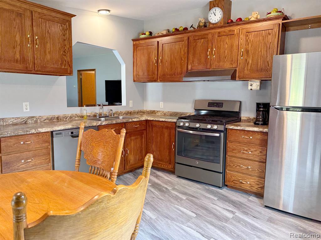 10472 N ATHEY Avenue, Harrison, MI 48625 — Photo 9