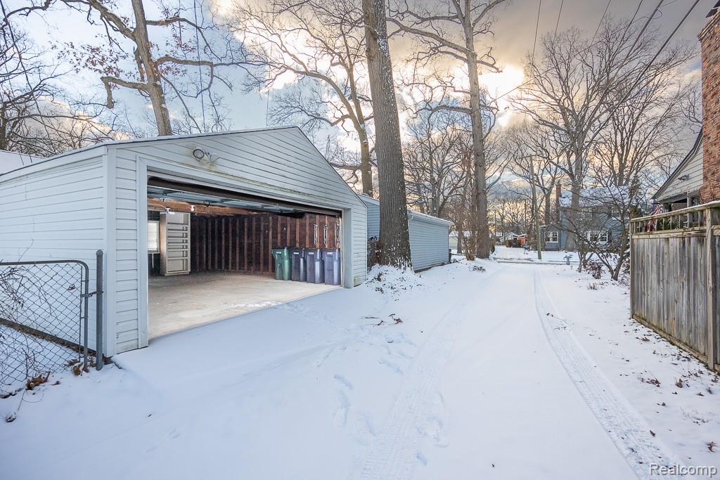620 CATALPA Drive, Royal Oak, MI 48067 — Photo 20