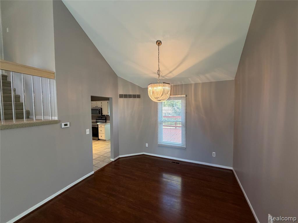 39588 Squire, Novi, MI — Photo 3