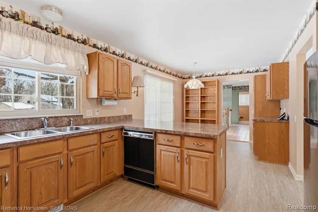 8930 Twin Lakes Drive, White Lake, MI — Photo 9