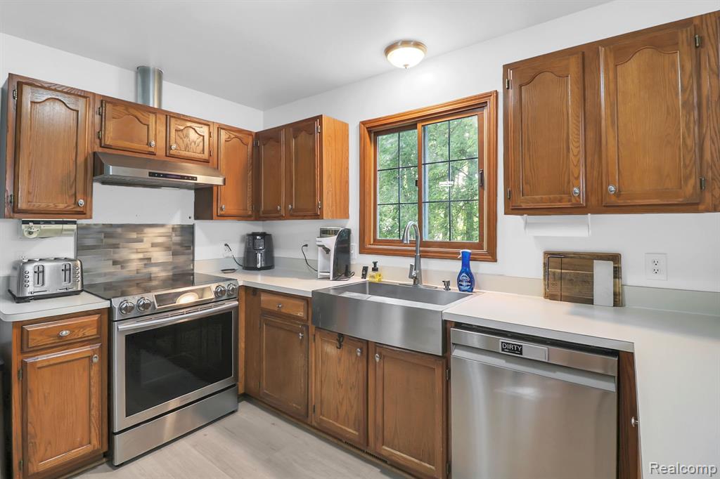 860 Woodridge Hills Drive, 95, Brighton, MI 48116 — Photo 8