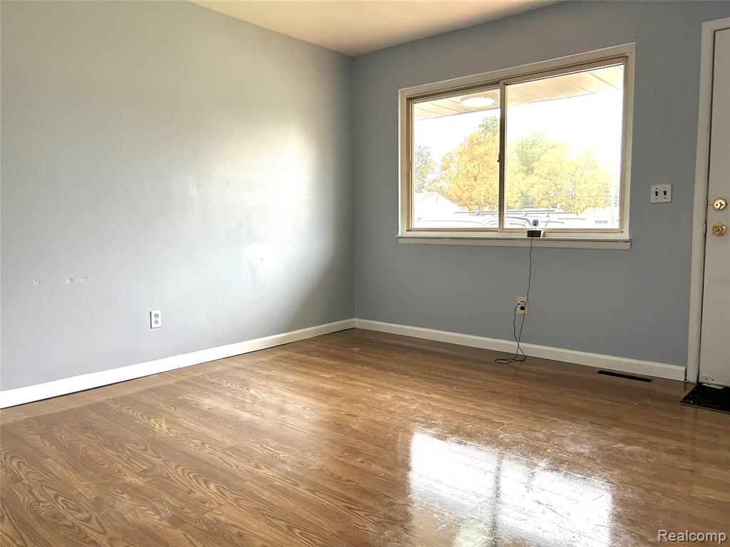 4863 Glenis Street, Dearborn Heights, MI 48125 — Photo 2