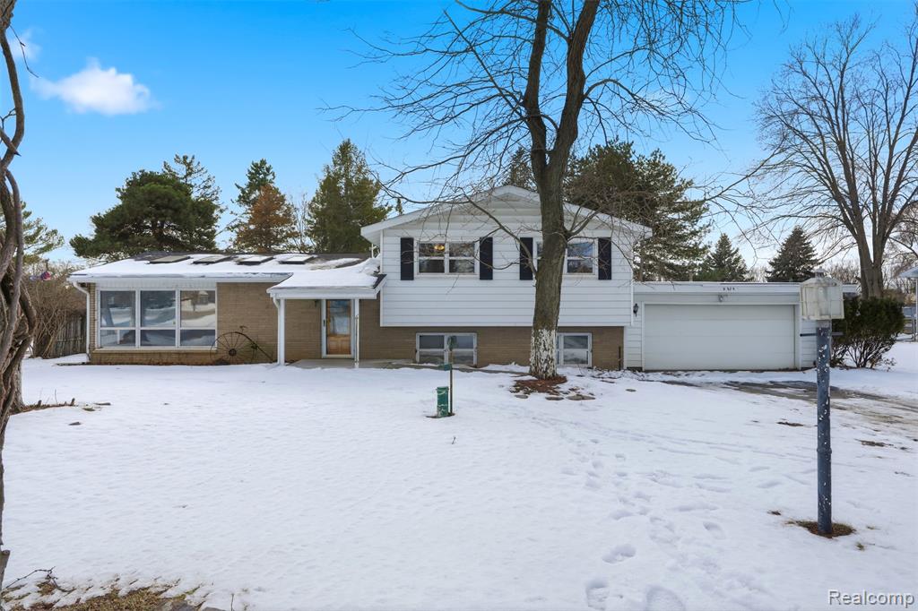 9875 W M 21, Ovid, MI 48866 — front exterior
