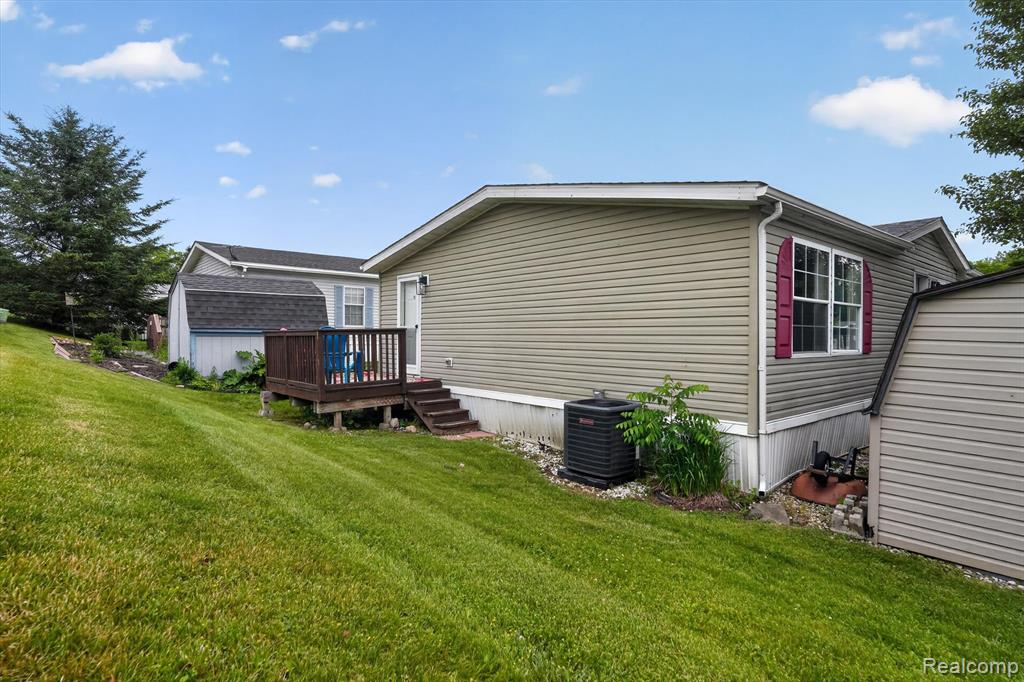 11595 Clearwater Drive, Fenton, MI 48430 — Photo 39