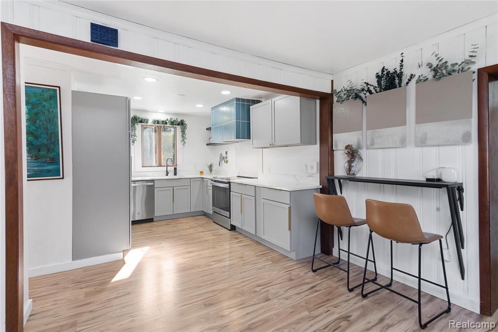 6810 N Territorial Road, Plymouth, MI, 48170