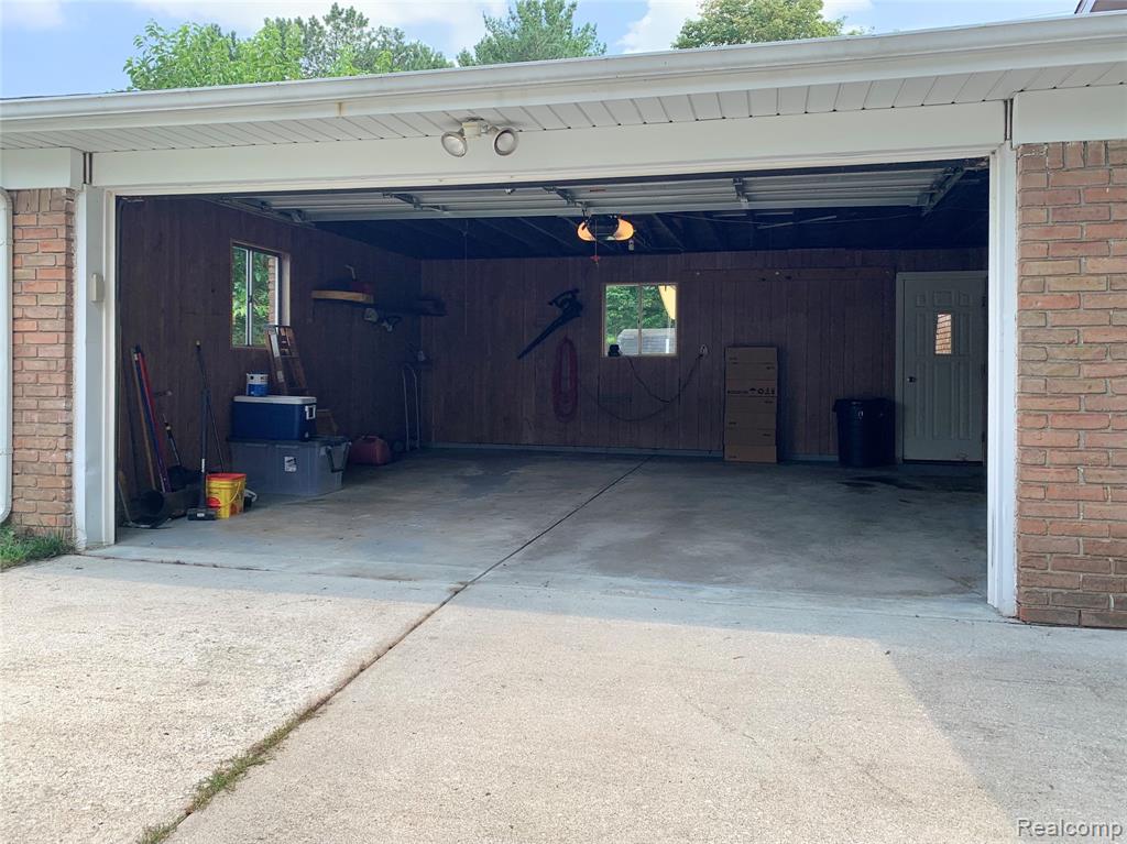 4425 Old Colony Drive, Flint, MI 48507 — Photo 18