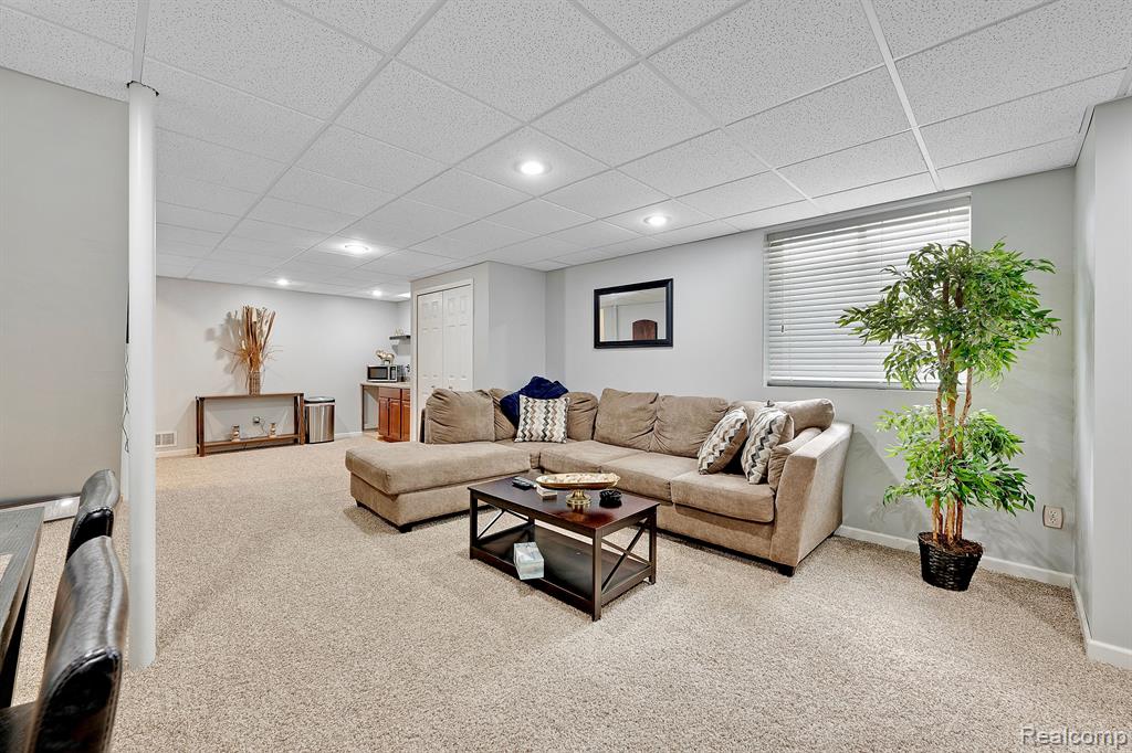 28285 COTTAGE Lane, New Hudson, MI 48165 — Photo 32