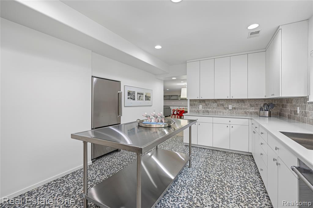 6570 Alden Drive, West Bloomfield, MI 48324 — Photo 35