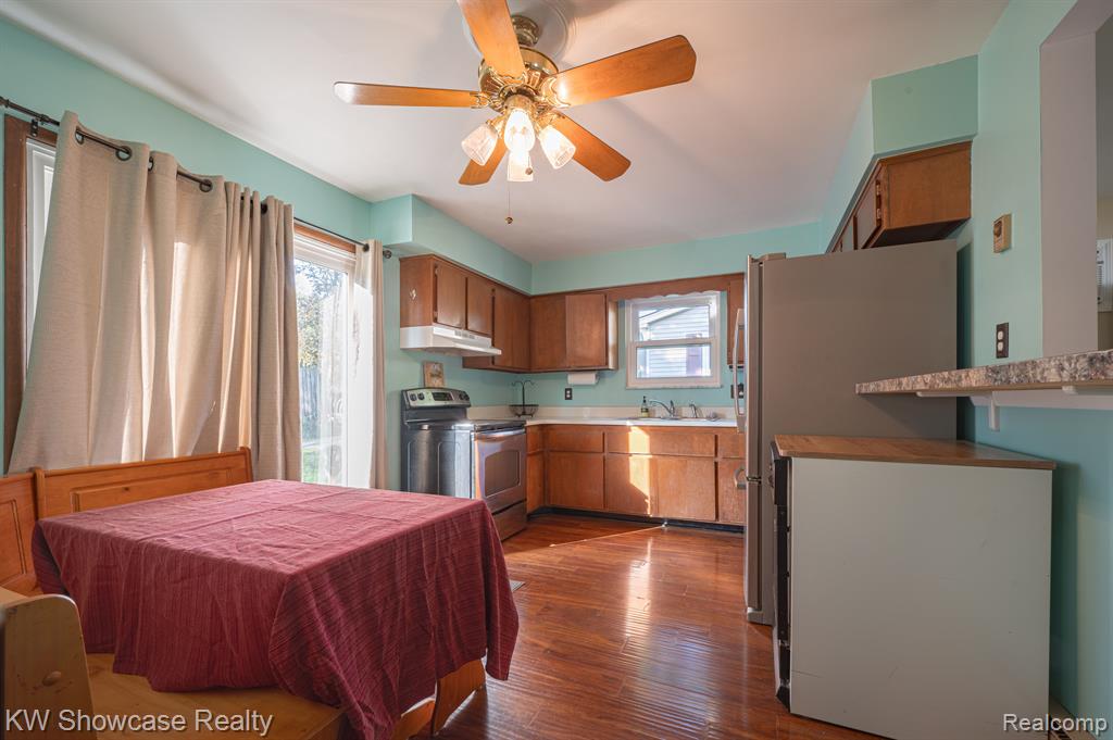 8621 OAKSIDE Avenue, Commerce Twp, MI 48382 — Photo 5